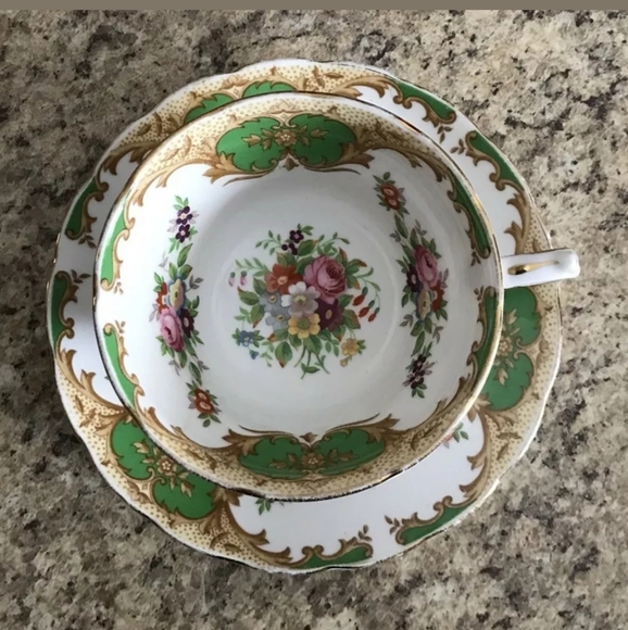 Grosvenor Footed Teacup & Saucer - Picture 2 of 7